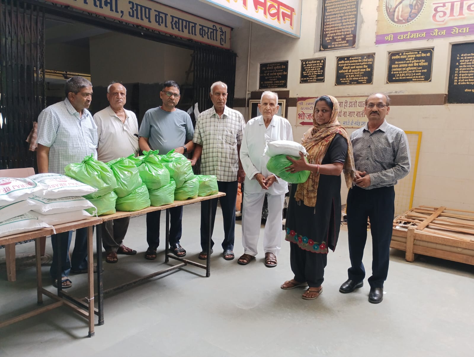 Shri Vardhman Jain Seva Sangh distributed ration to 20 needy people.